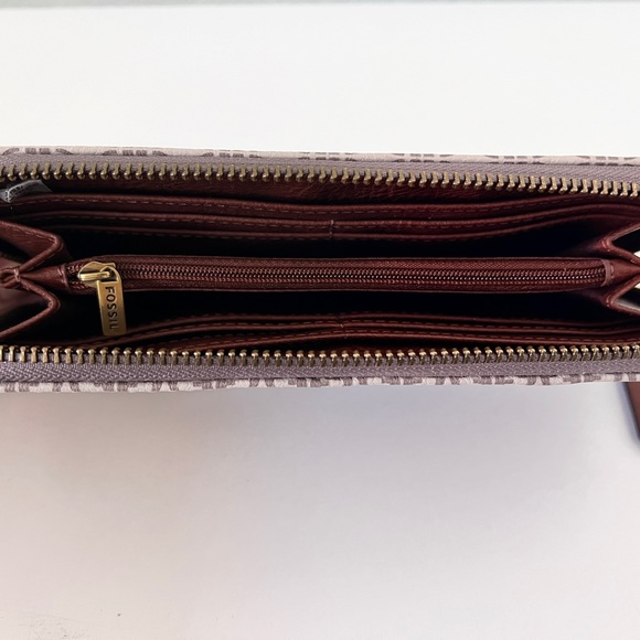 Fossil Large Zip Around F Square Pattern| Leather Trim Wallet | Like New - Picture 3 of 4